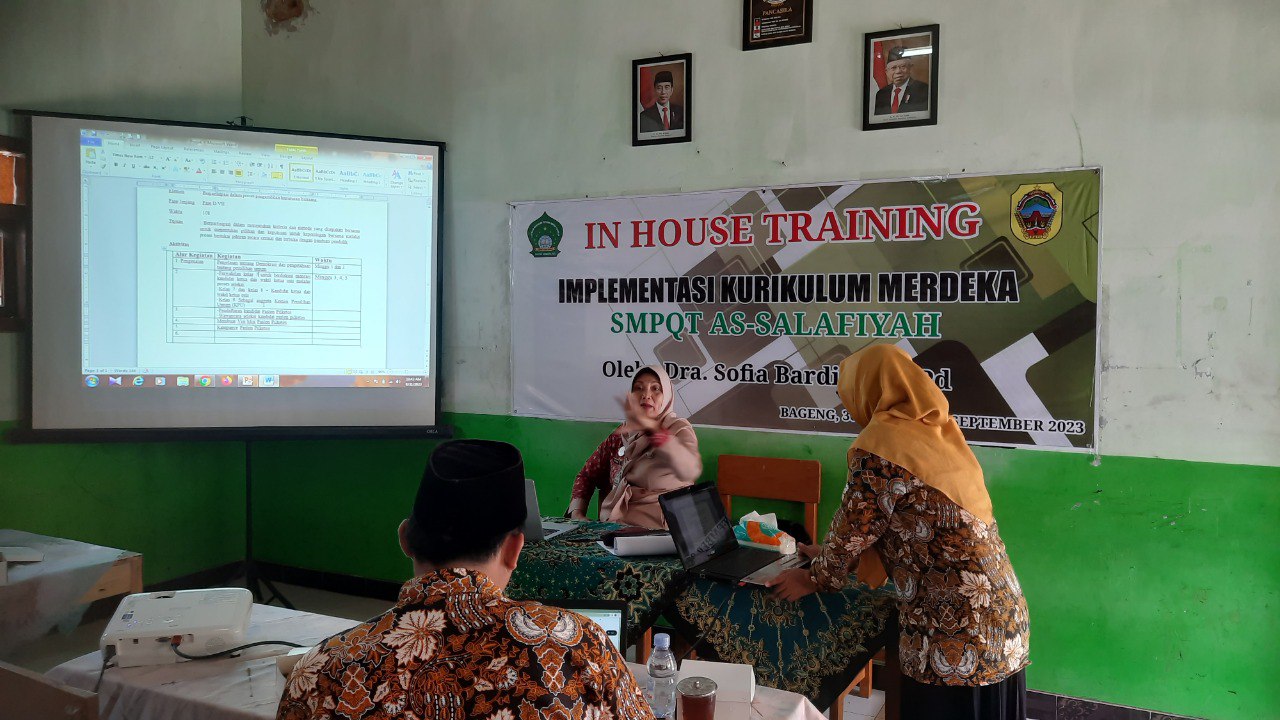 Guru SMPQT As-Salafiyah Menyajikan Hasil Modul Project P5 dalam Upaya Implementasi Kurikulum Merdeka