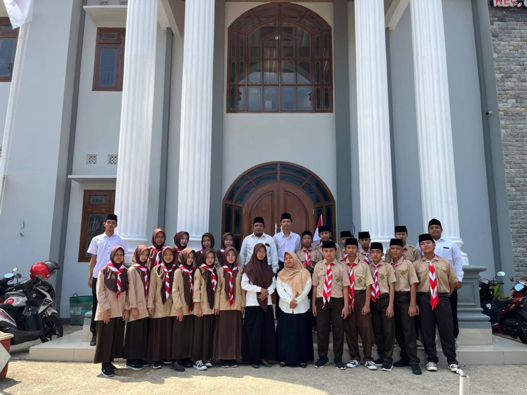Siswa Sekolah di Desa Bageng Ikuti Upacara Peringatan HUT RI ke-80 dengan Khidmat