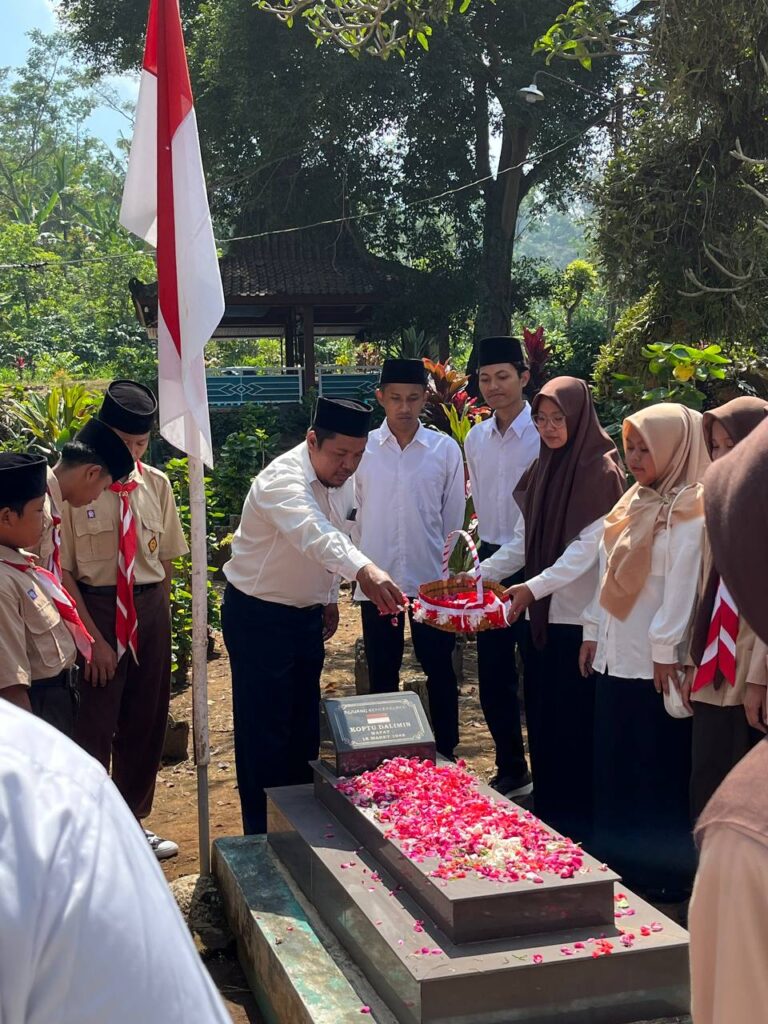 Siswa Sekolah di Desa Bageng Ikuti Upacara Peringatan HUT RI ke-80 dengan Khidmat
