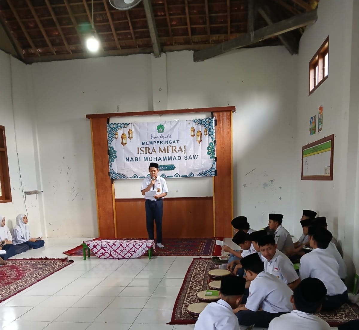 SMPQT-SMAQT As-Salafiyah Sukses Gelar Pagelaran Peringatan Isra' Mi'raj 1446 H